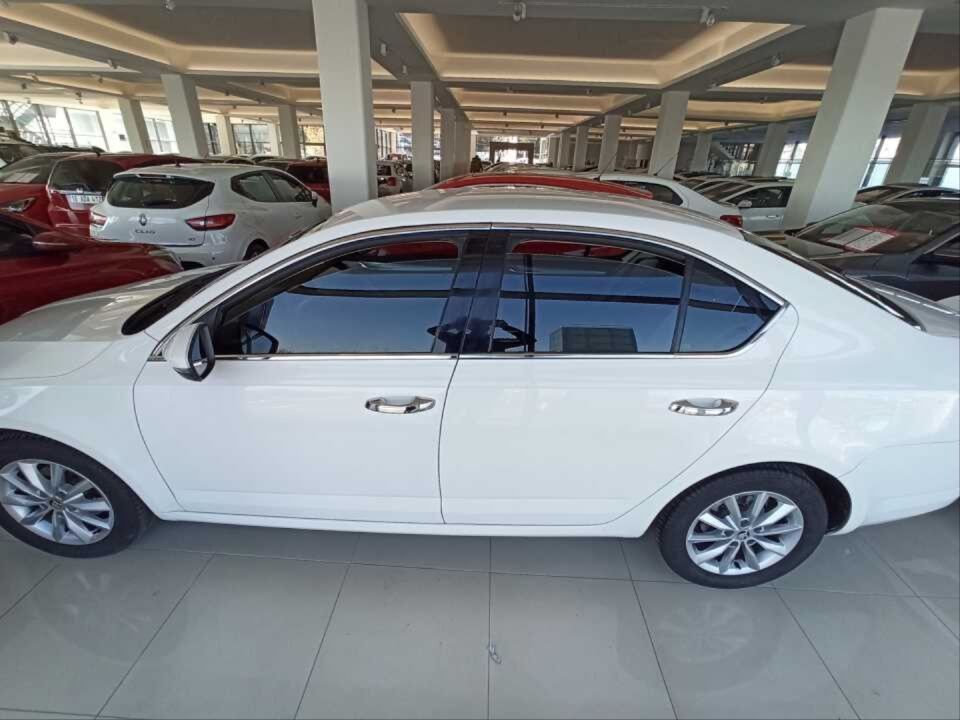 OCTAVIA 2013-2019 IÇIN UYUMLU CAM ÇITASI NIKELAJ
