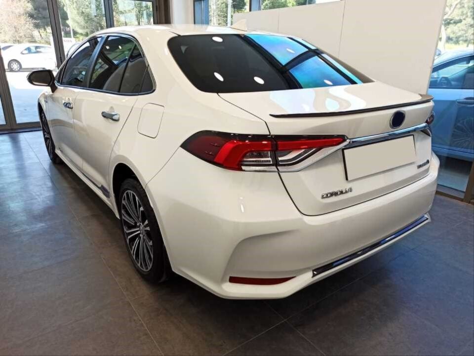 COROLLA 2019+ IÇIN UYUMLU ARKA TAMPON ALT ÇITASI KARBON