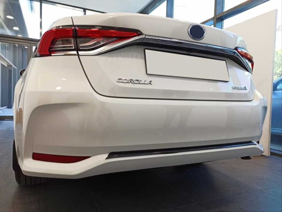 COROLLA 2019+ IÇIN UYUMLU ARKA TAMPON ALT ÇITASI KARBON
