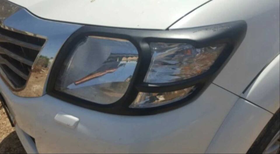 HILUX VIGO 2012-2015 IÇIN UYUMLU FAR ÇERÇEVE KAPLAMA SIYAH