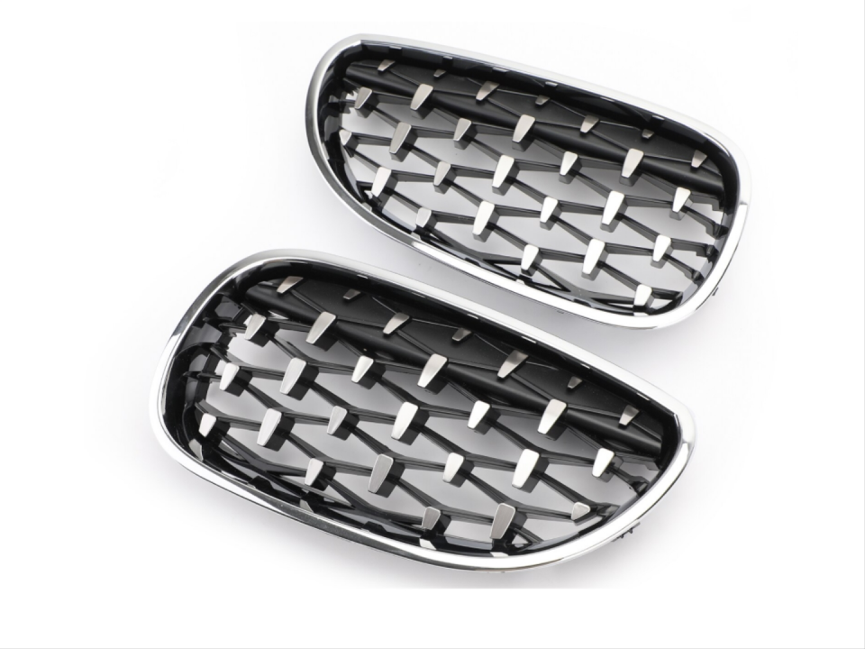 5 SERISI E60 2004-2009 IÇIN UYUMLU DIAMOND PANJUR (BÖBREK) KROM ÇERÇEVE