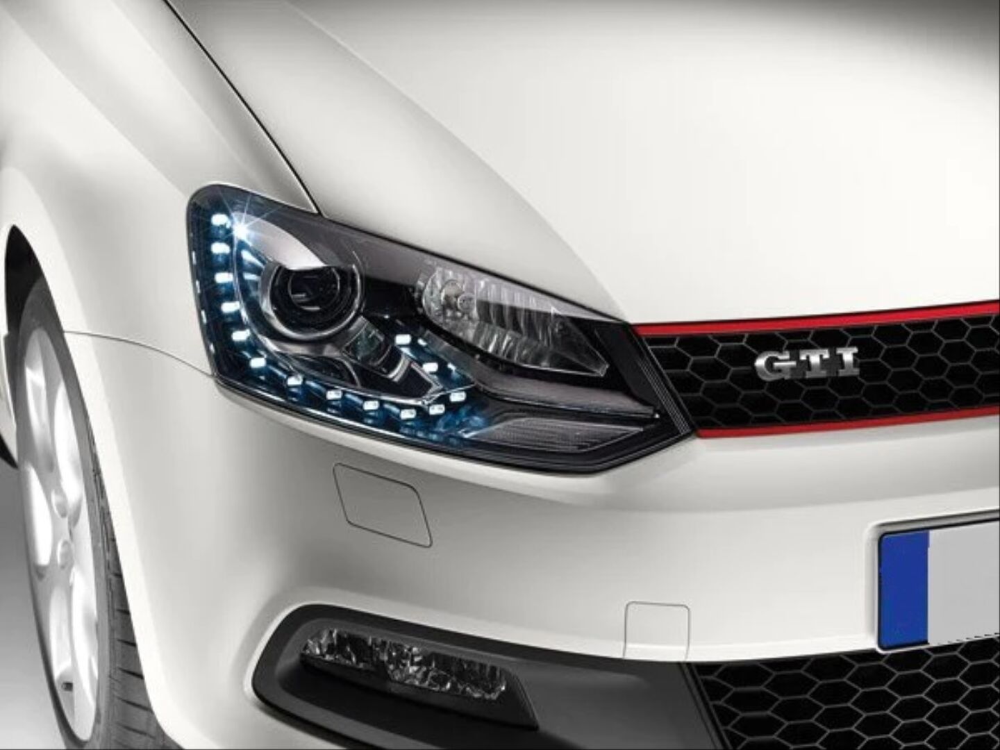 POLO 2010-2017 UYUMLU GTI GÖRÜNÜM LED FAR (SILVER)