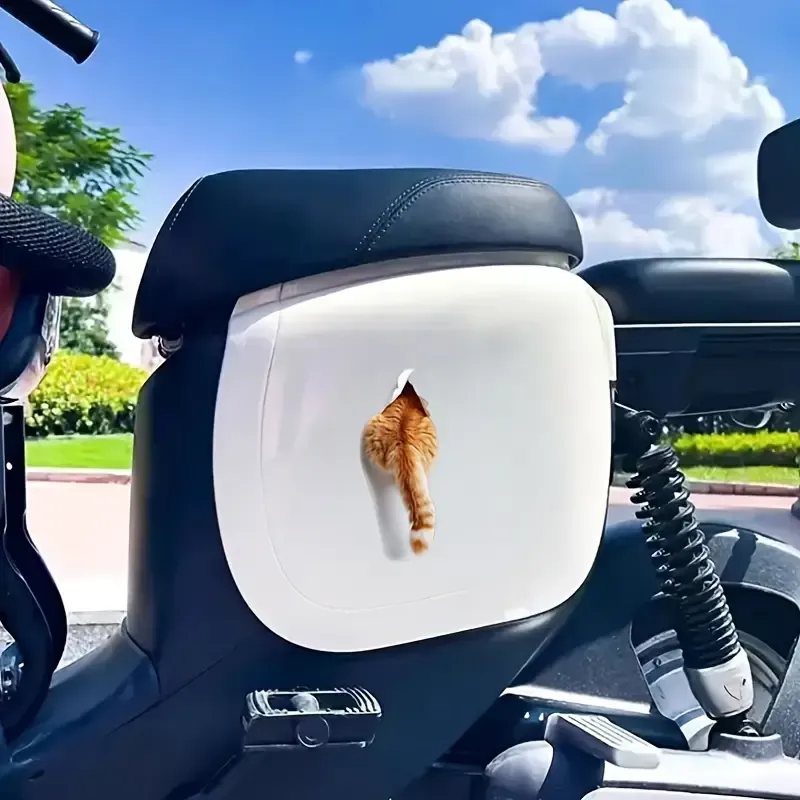 Duvarı Delen Eğlenceli Kedi Sticker