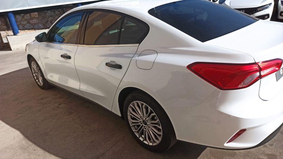 FOCUS IÇIN UYUMLU 2019+ KAPI KOLU PIANO BLACK(SMART KEY)