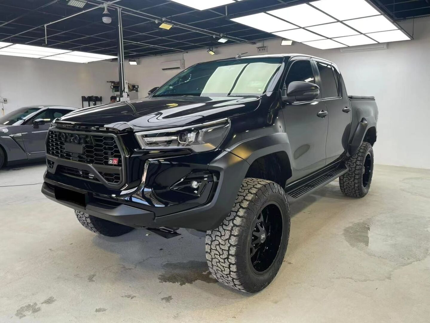 HILUX 2016-2019  İÇİN 2020+ GR BODY KIT  FACELIFT (Far Stop DAhil)
