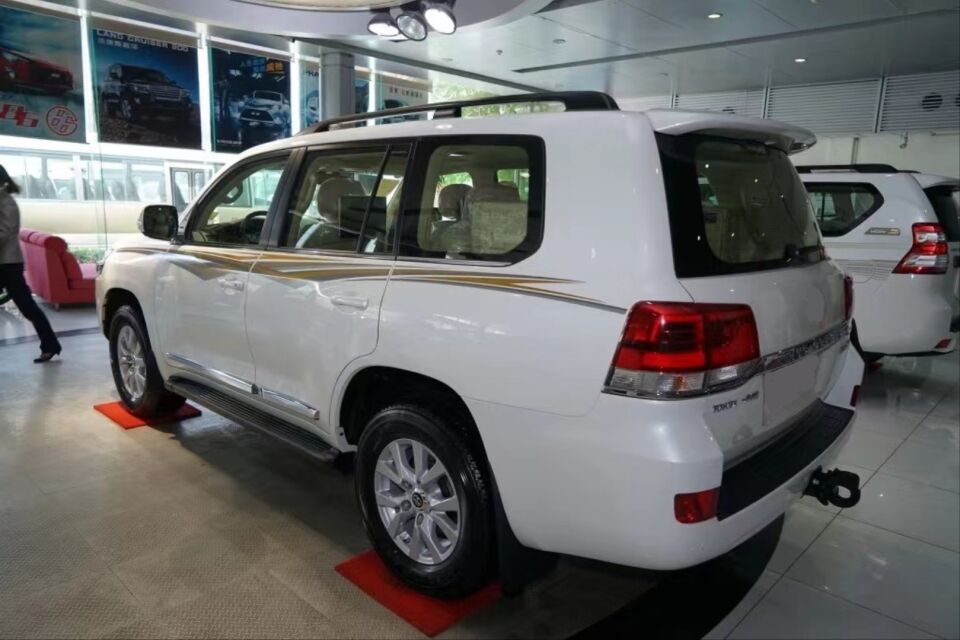 LAND CRUISER 2008-2015 IÇIN FACELIFT BODY KIT (2016+ IÇIN UYUMLU GÖRÜNÜM)