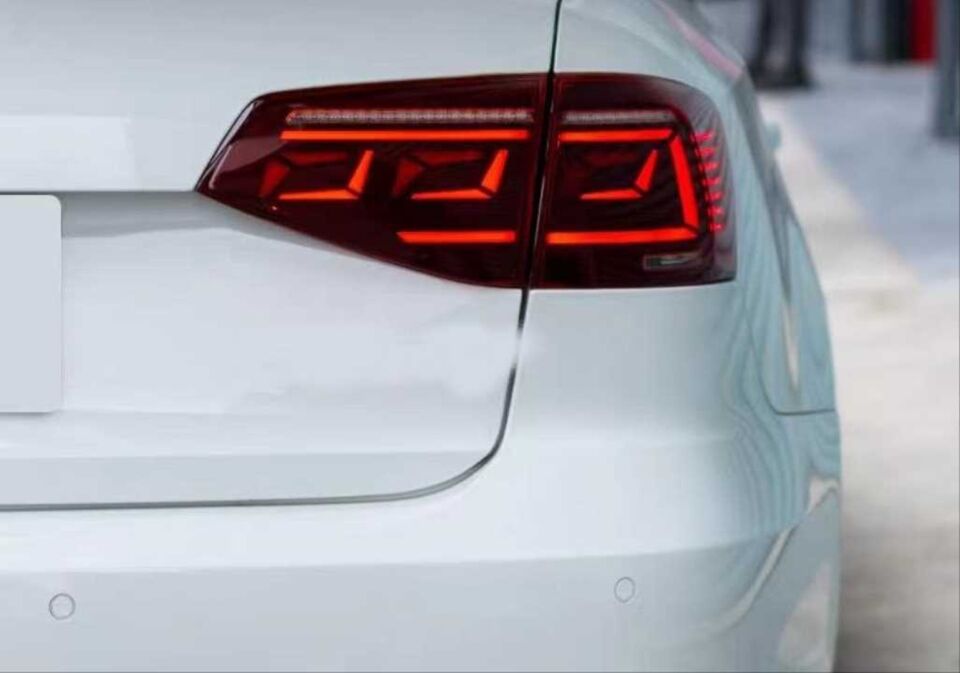 JETTA 2015+ IÇIN UYUMLU  LED STOP