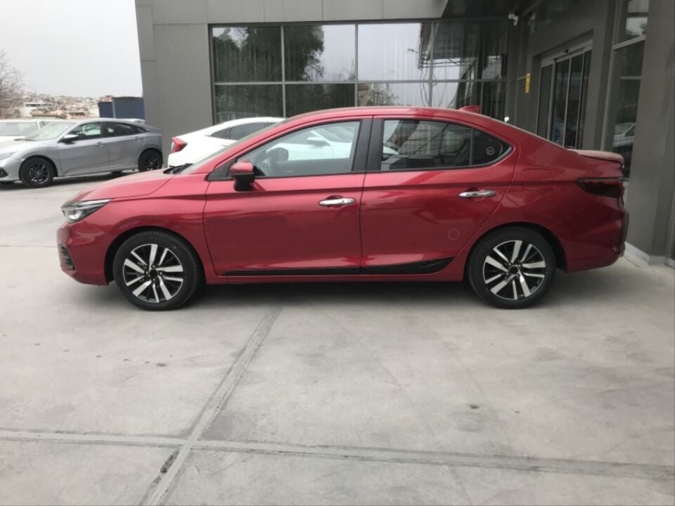 2020+ CITY IÇIN UYUMLU KAPI ÇITASI - PIANO BLACK