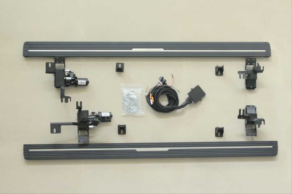 Q8 2019-2023 IÇIN UYUMLU ELEKTRIKLI YAN BASAMAK