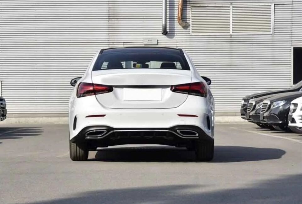 W177 SEDAN A SERISI IÇIN UYUMLU AMG GÖRÜNÜ SET (ÖN ARKA TAMPON , DIAMOND PANJUR,MARSPIYEL,EGZOZLAR)