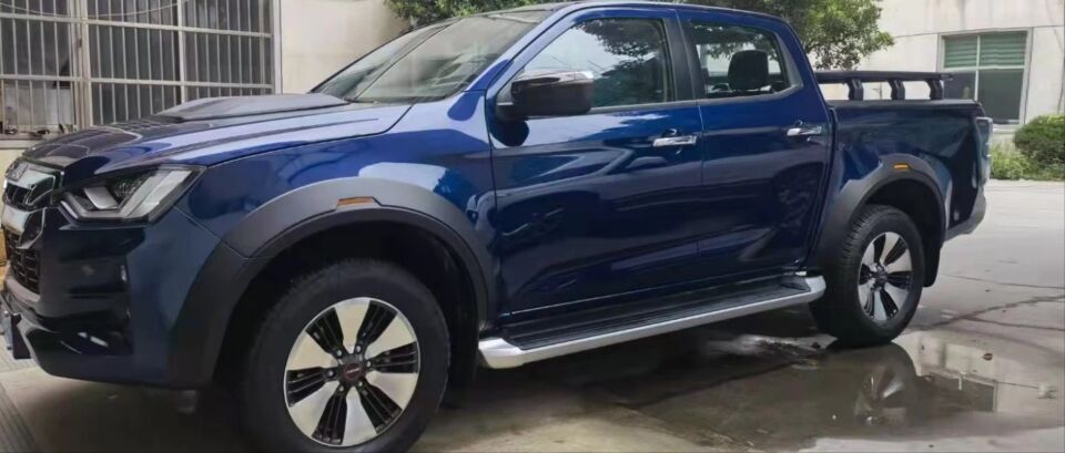 D-MAX IÇIN UYUMLU 2020+ CAMURLUK KABARTMA REFLEKTÖRLÜ (DODIK)