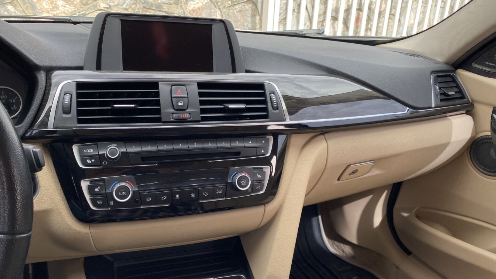 3 SERISI F30 IÇIN UYUMLU  GÖGÜSLÜK ÇITASI   - PIANO BLACK (2 PARÇA)