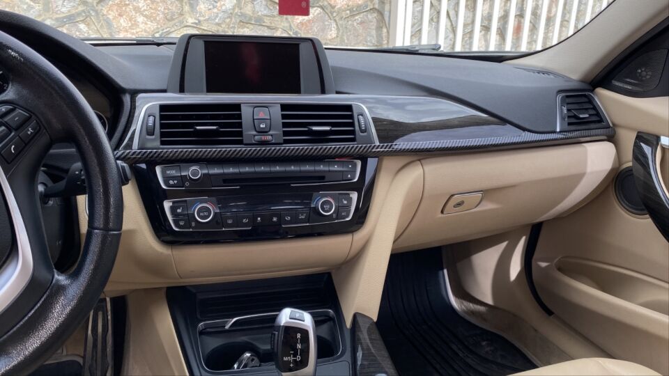 3 SERISI F30 IÇIN UYUMLU  GÖGÜSLÜK ÇITASI   - PIANO BLACK (2 PARÇA)