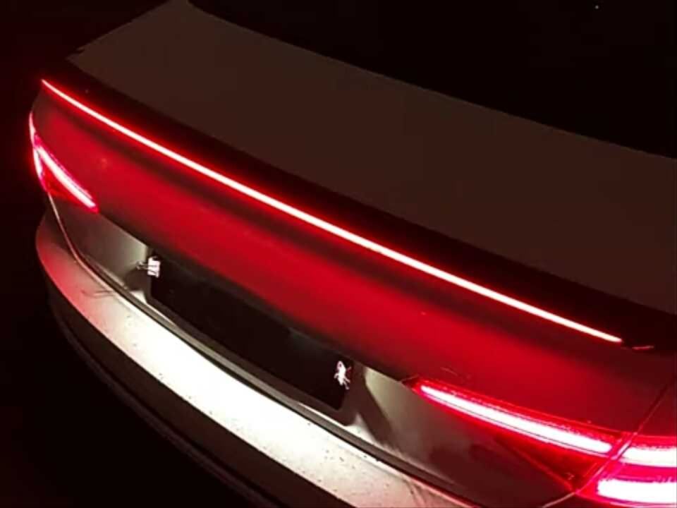 A4 2016-2019 IÇIN UYUMLU LED SPOILER PIANO BLACK (PARLAK SIYAH)