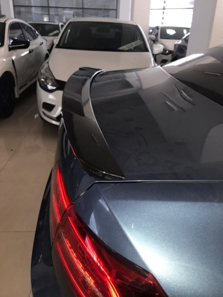 PASSAT B8 IÇIN UYUMLU LED SPOILER  (PIANO BLACK)