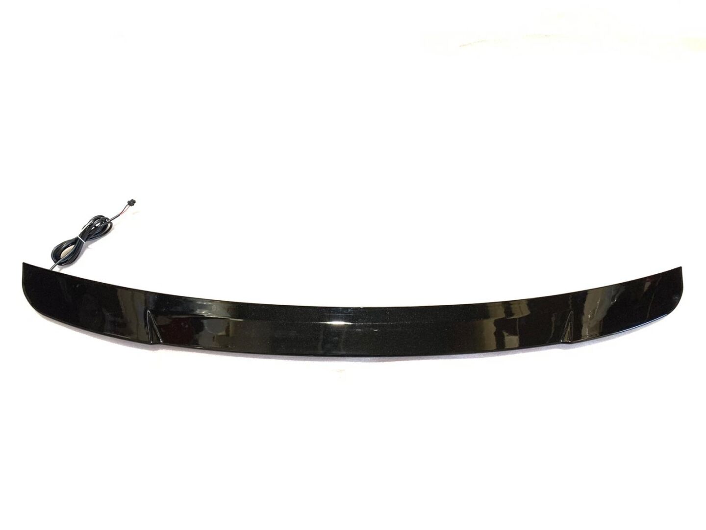 PASSAT B8 IÇIN UYUMLU LED SPOILER  (PIANO BLACK)