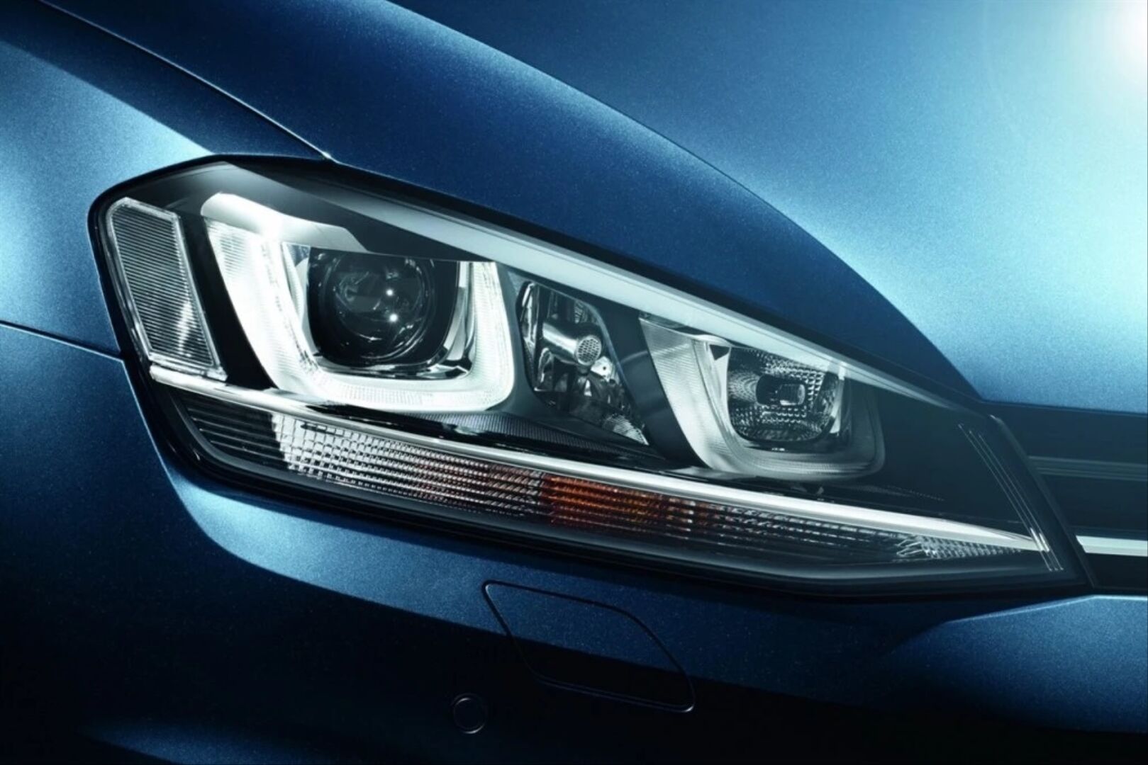 GOLF 7 IÇIN UYUMLU U LED FAR SILVER HARAKETLI SINYAL -(FULL LED-ÇİFT U)