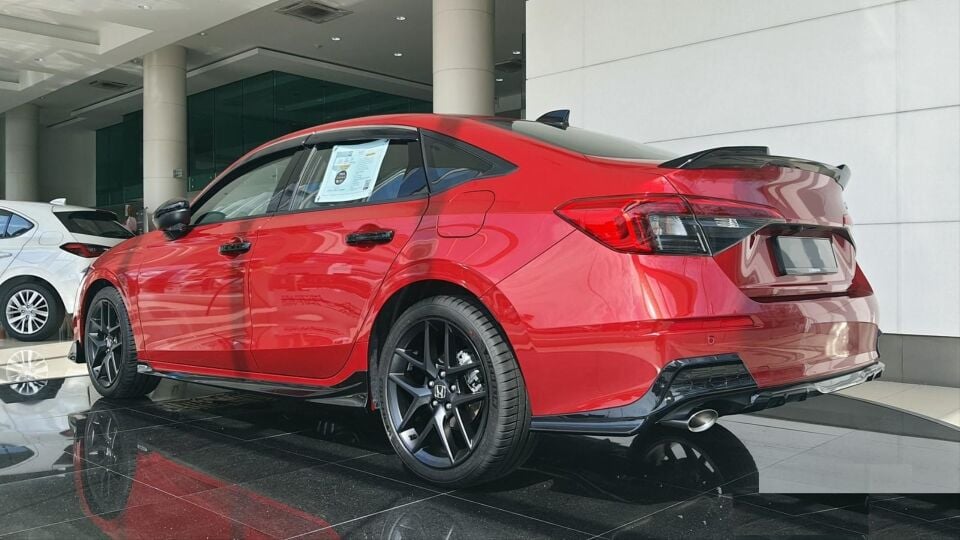CIVIC FE1 2022 IÇIN UYUMLU  ARKA FLAP TAKIMI - PIANO BLACK