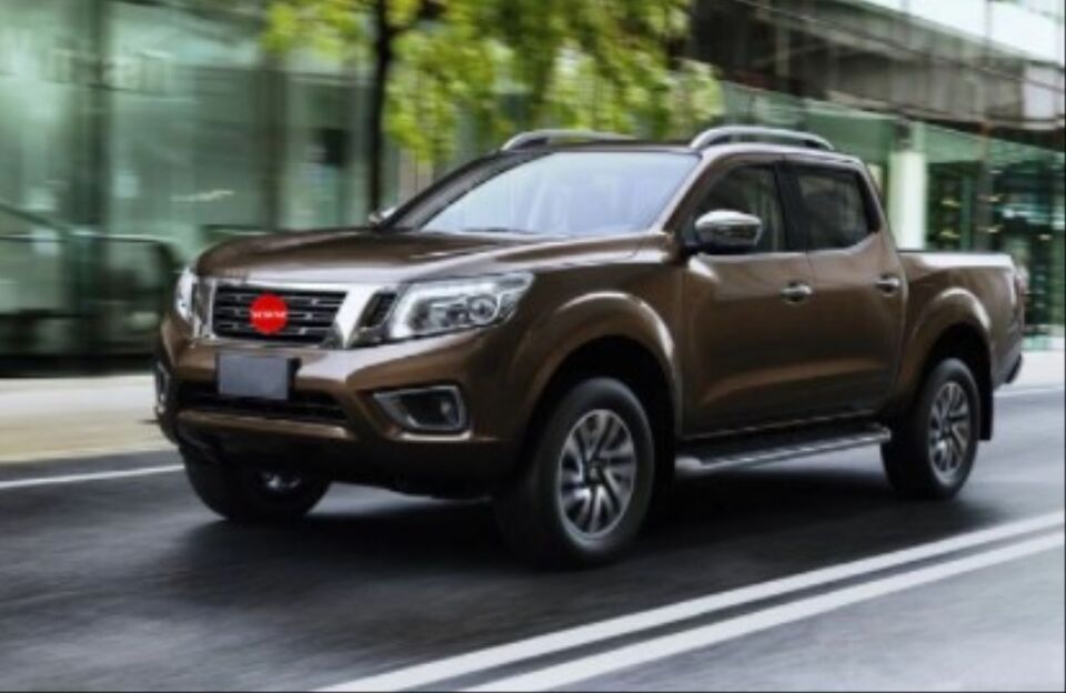 NAVARA 2015-2020 IÇIN UYUMLU FAR ÇERÇEVESI KAPLAMA SIYAH