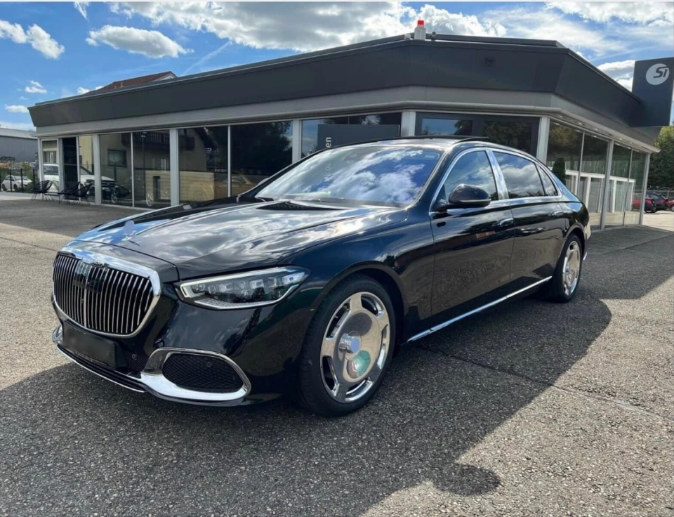 W213 YENI E SERISI IÇIN UYUMLU 2020+ MAYBACH GÖRÜNÜM BODY KIT(SIYAH SIS  KAPAK)