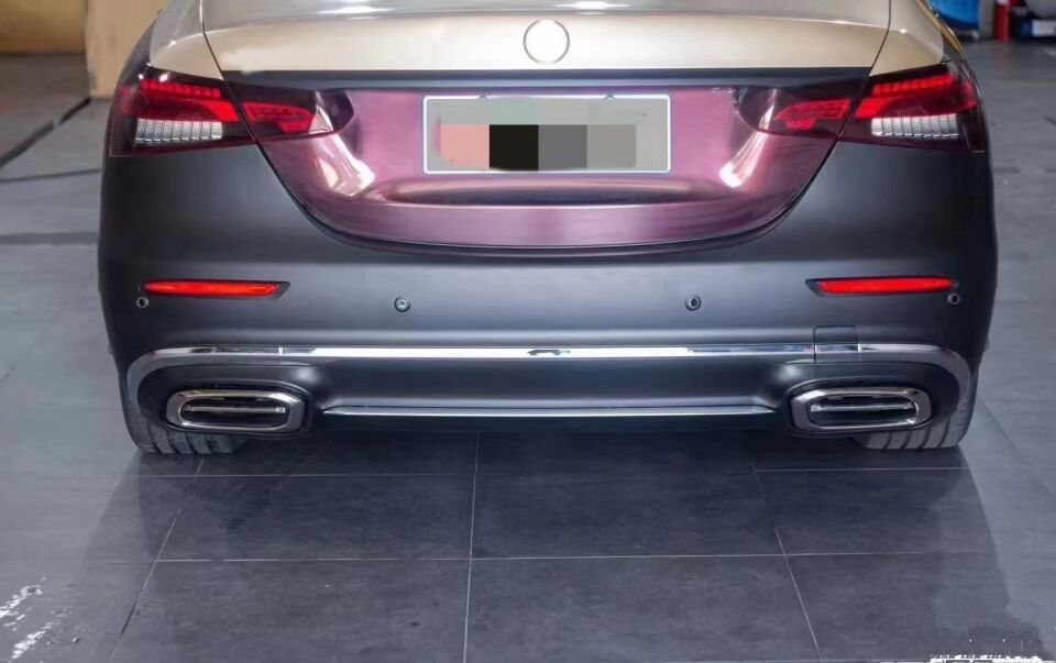 W213 YENI E SERISI IÇIN UYUMLU 2020+ MAYBACH GÖRÜNÜM BODY KIT(SIYAH SIS  KAPAK)