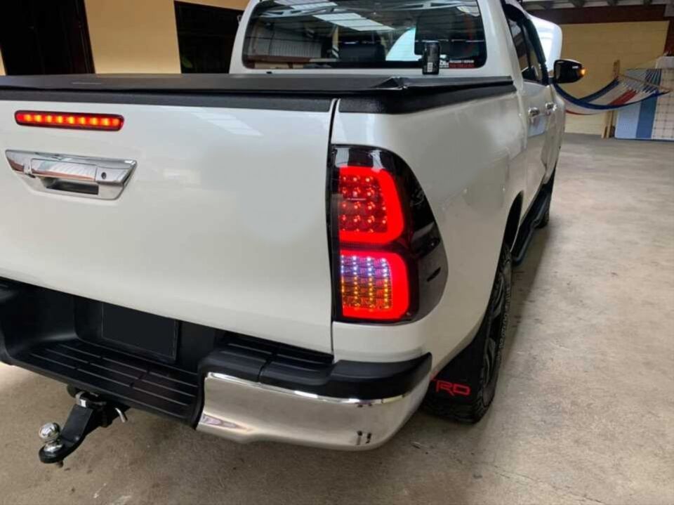 HILUX REVO 2016+ IÇIN UYUMLU LED STOP SMOKE