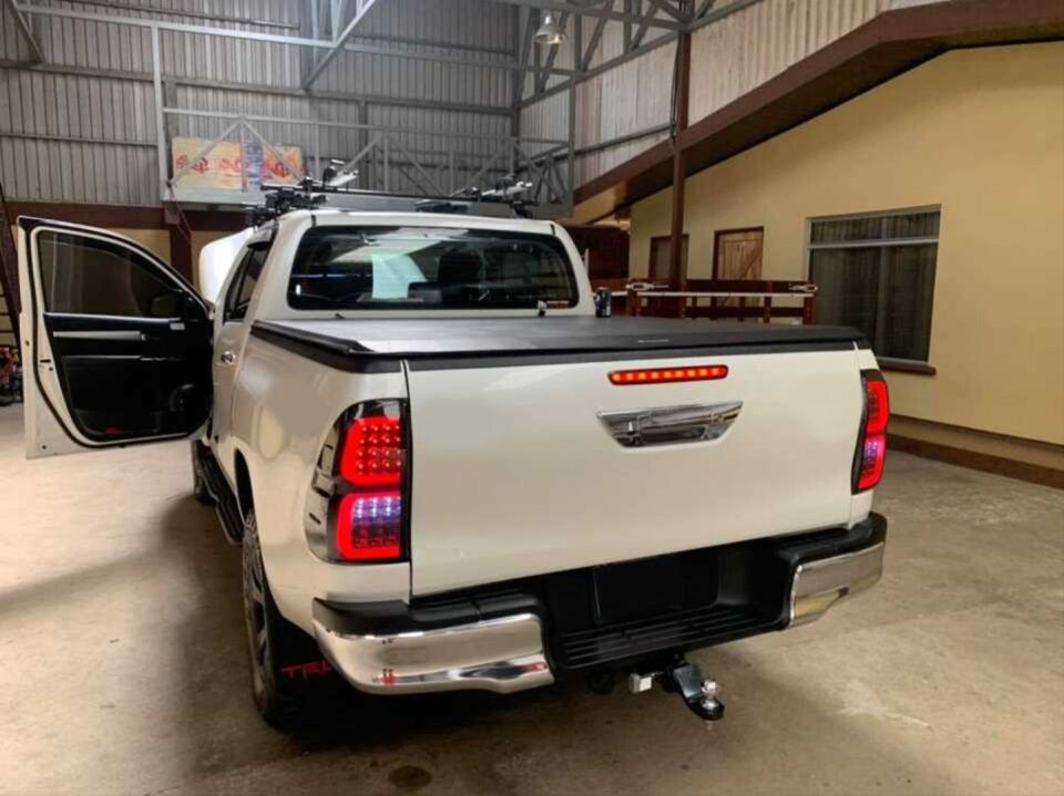 HILUX REVO 2016+ IÇIN UYUMLU LED STOP SMOKE