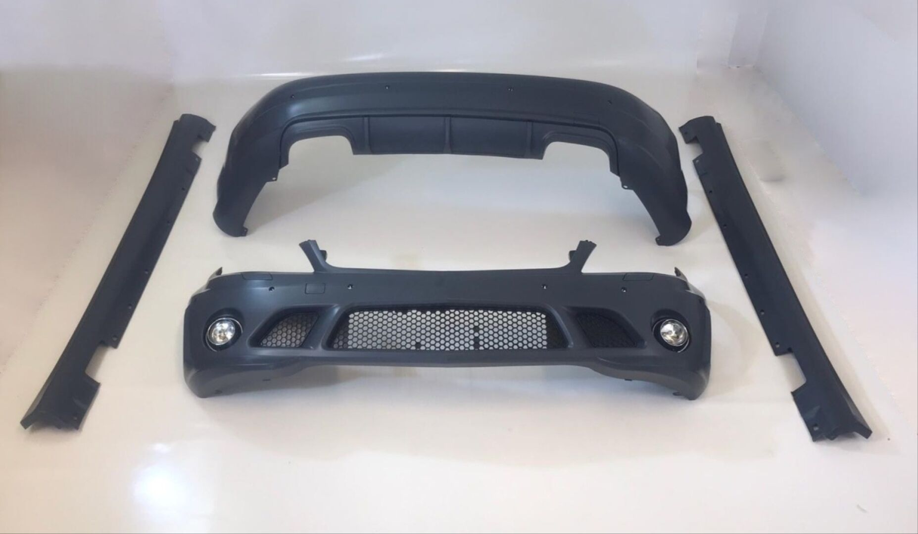 W204 2007-2011 IÇIN UYUMLU C63 BODY KIT (MAKYAJSIZ)