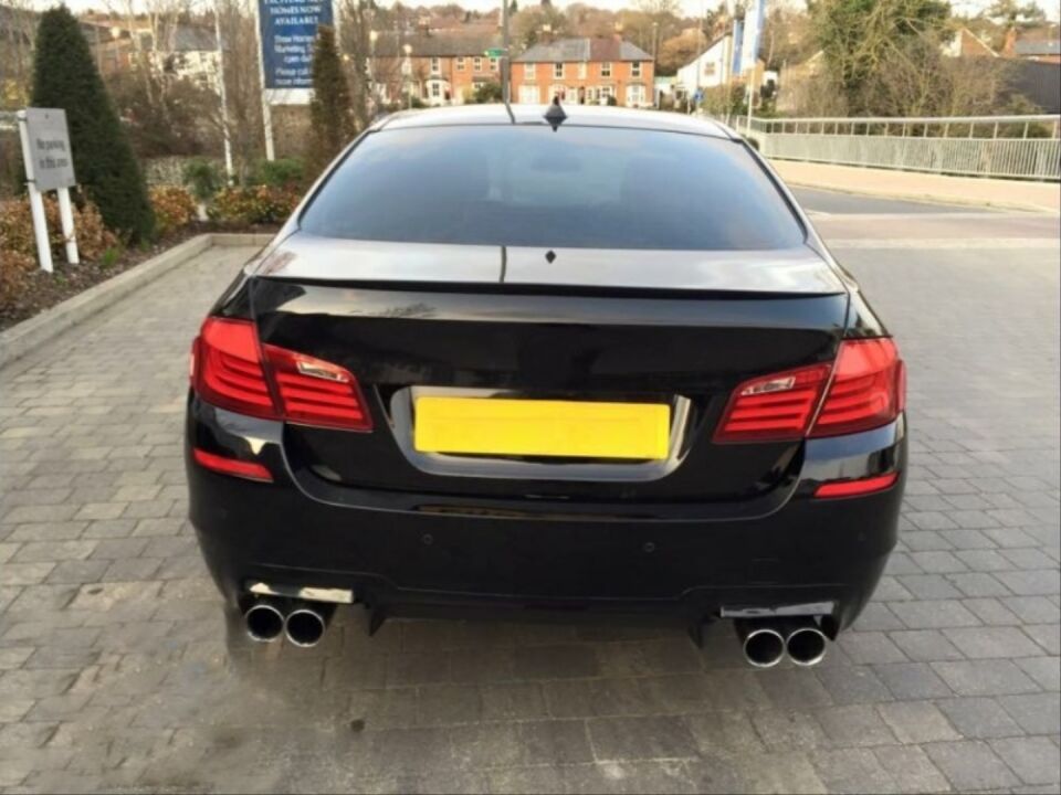 5 SERISI F10 2010-2017 İÇİN UYUMLU M5 GÖRÜNÜM BODY KIT SIS YUVALI