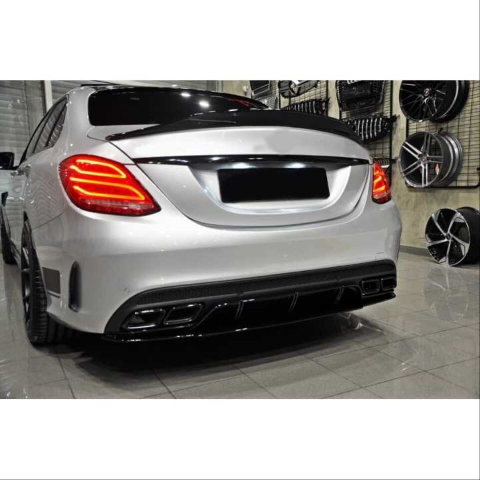 W205 C SERISI IÇIN C63 SIYAH DIFÜZÖR & EGZOZ SETI (AMG SEDAN)  - SIYAH EGZOZ ILE
