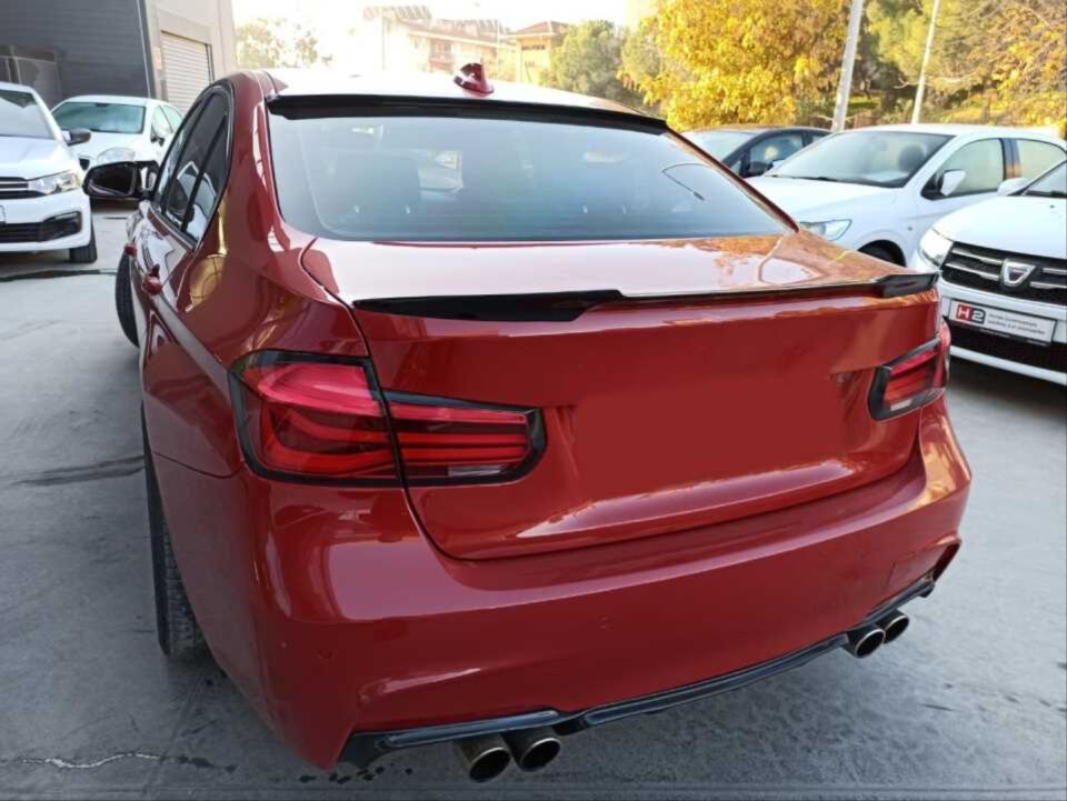 3 SERISI F30 3/S IÇIN UYUMLU M4 GORUNUM SPOILER (PIANO BLACK)