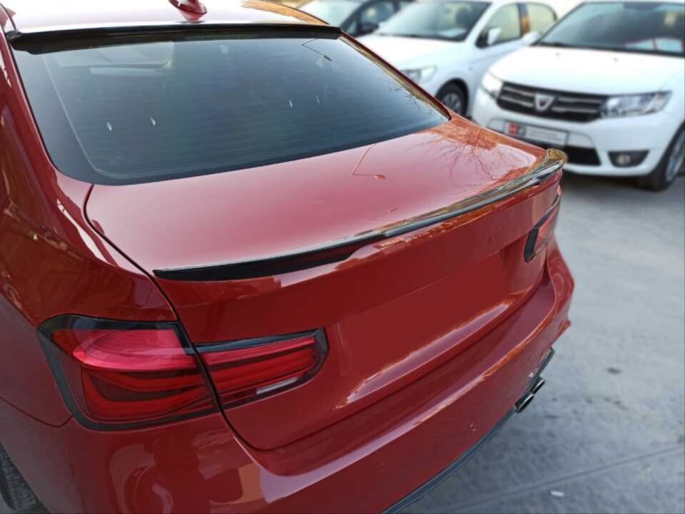 3 SERISI F30 3/S IÇIN UYUMLU M4 GORUNUM SPOILER (PIANO BLACK)