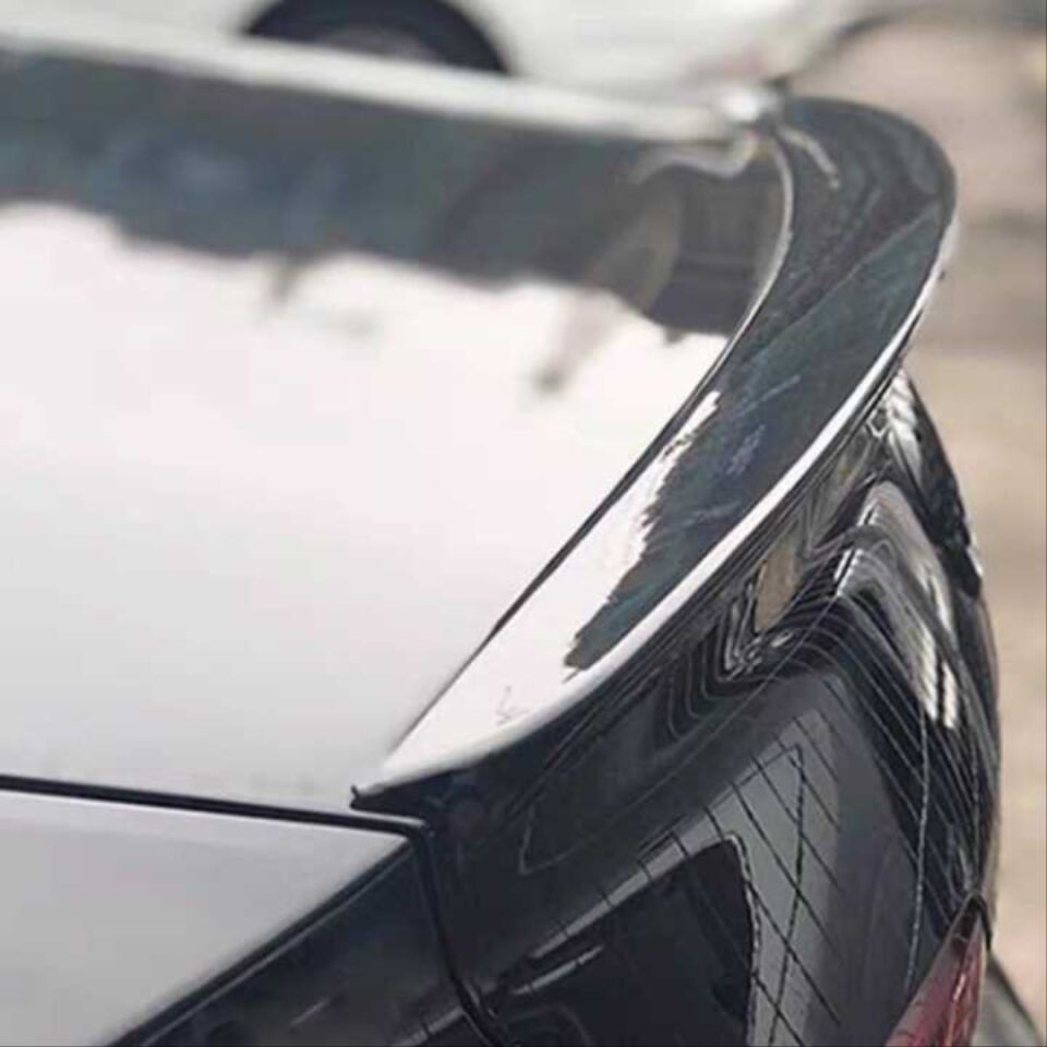 A4 2019+ IÇIN UYUMLU S4 SPOILER - PIANO BLACK (PARLAK SIYAH)