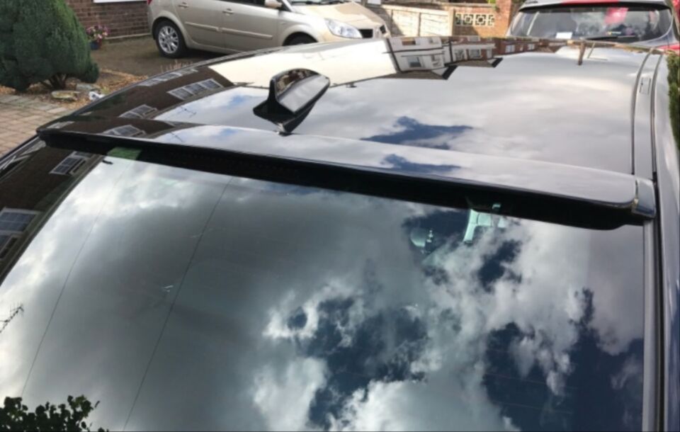 3 SERISI E90 2005-2012 IÇIN UYUMLU CAM ÜSTÜ SPOILER - PIANO BLACK (PARLAK SIYAH)