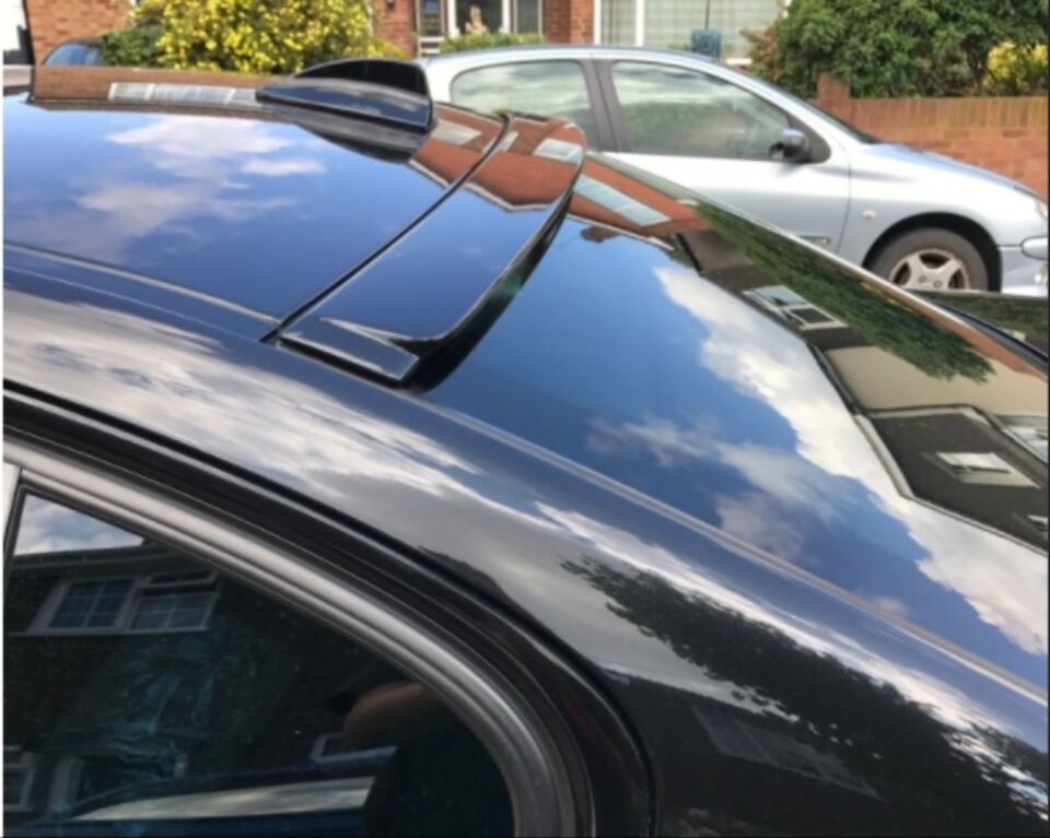 3 SERISI E90 2005-2012 IÇIN UYUMLU CAM ÜSTÜ SPOILER - PIANO BLACK (PARLAK SIYAH)