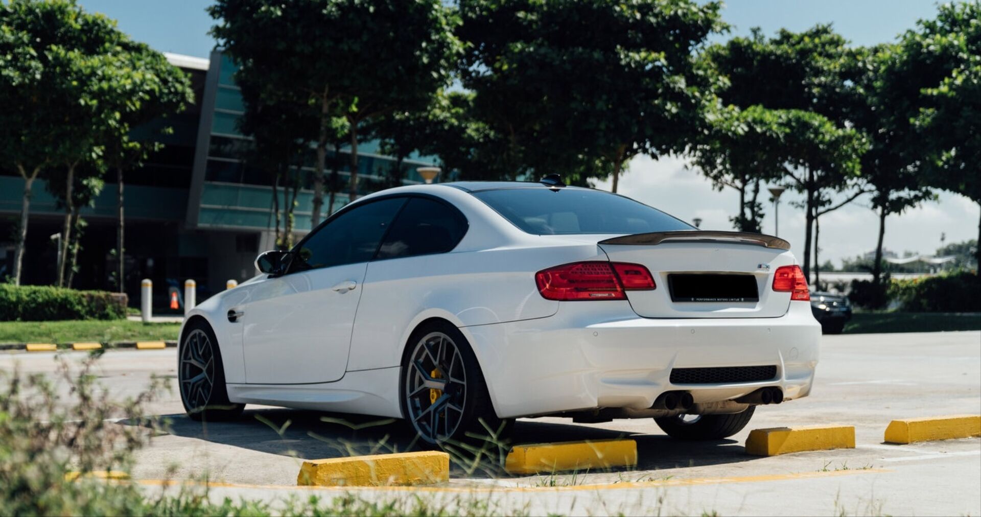 3 SERISI E92 IÇIN UYUMLU MT SPOILER  - PIANO BLACK (PARLAK SIYAH)