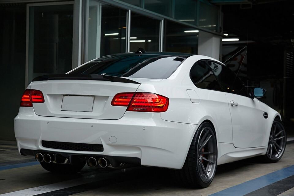 3 SERISI E92 IÇIN UYUMLU MT SPOILER  - PIANO BLACK (PARLAK SIYAH)