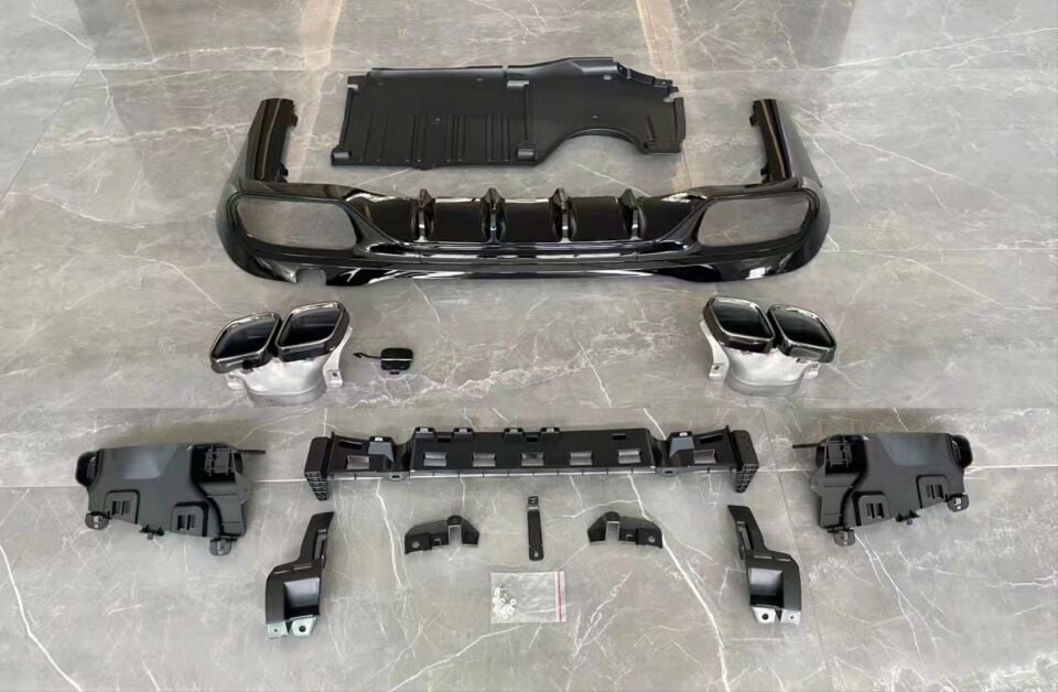 W206 C63 AMG GÖRÜNÜM DİFÜZÖR (PARLAK SİYAH) VE EGZOZ SETİ
