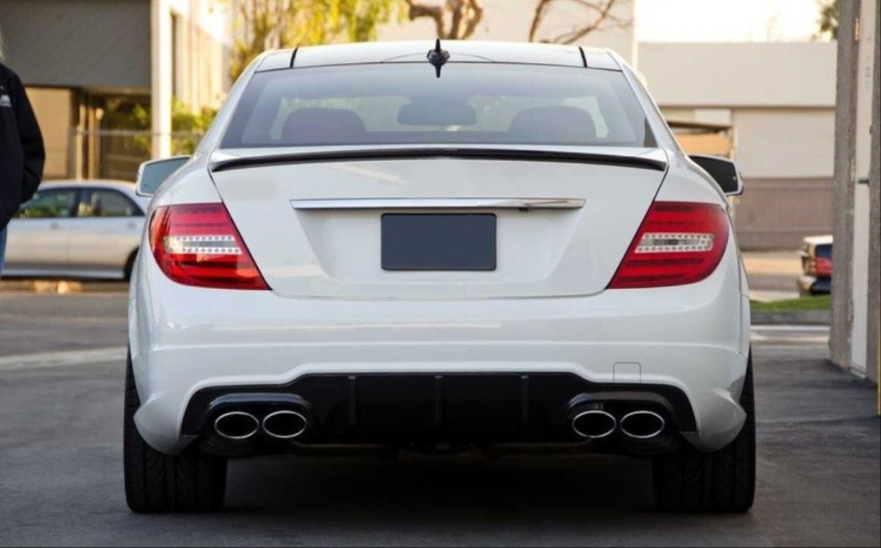 W204 2007-2014 C SERISI IÇIN UYUMLU AMG GORUNUM SPOILER - PIANO BLACK (PARLAK SIYAH)