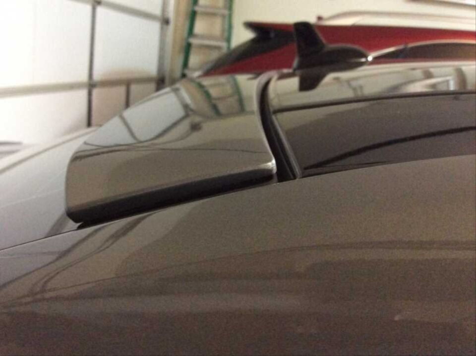 W212(2009-2015) E SERISI IÇIN UYUMLU CAM ÜSTÜ SPOILER   - PIANO BLACK (PARLAK SIYAH)