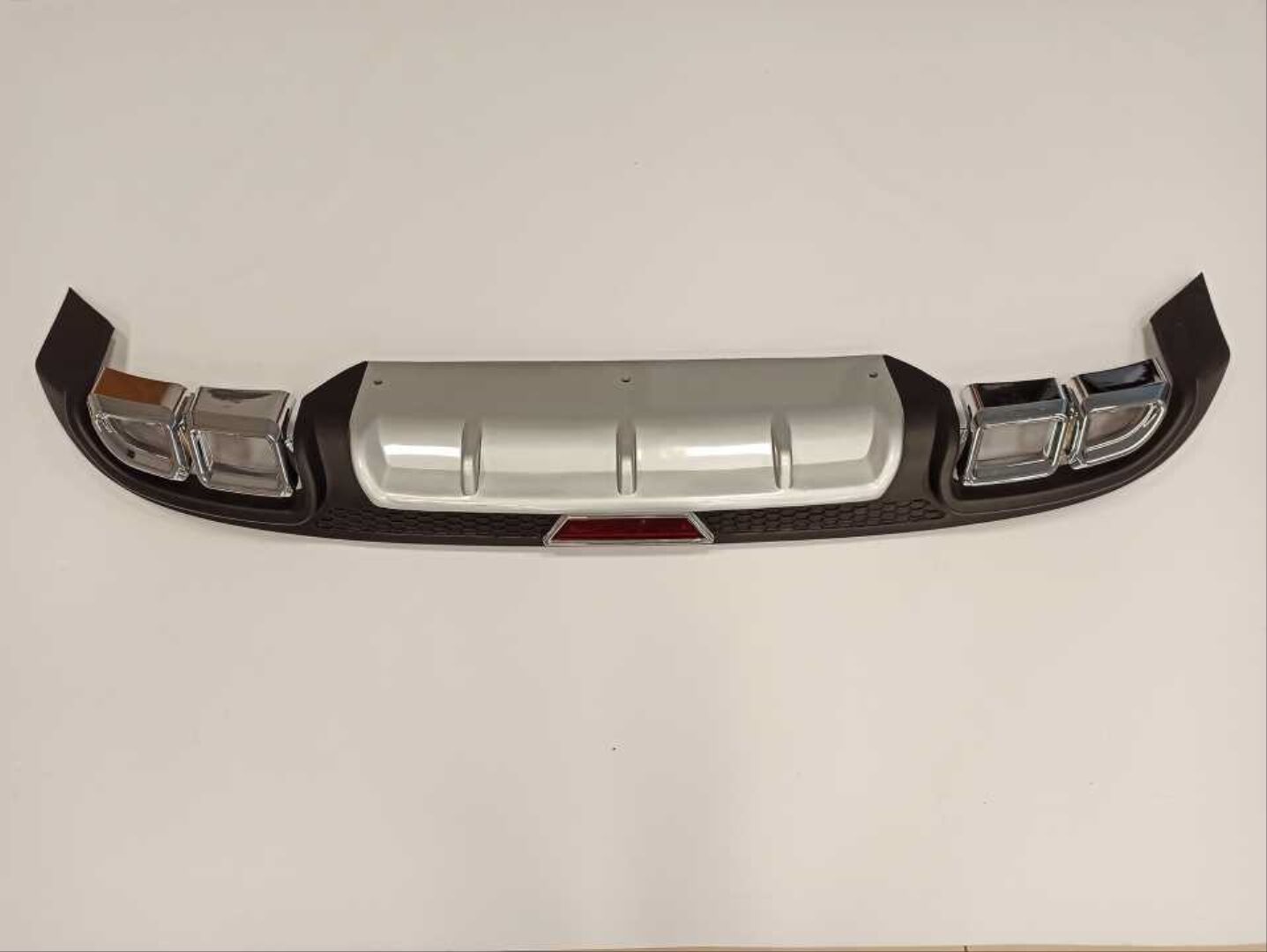 ELANTRA 2016-2019 IÇIN UYUMLU 4 EGZOZ SILVER DIFUZOR  REFLEKTÖRLÜ