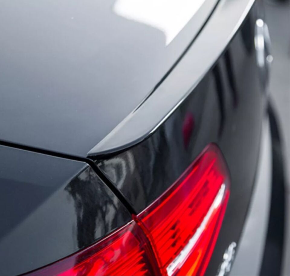PASSAT B8  IÇIN UYUMLU SPOILER   - PIANO BLACK (PARLAK SIYAH)