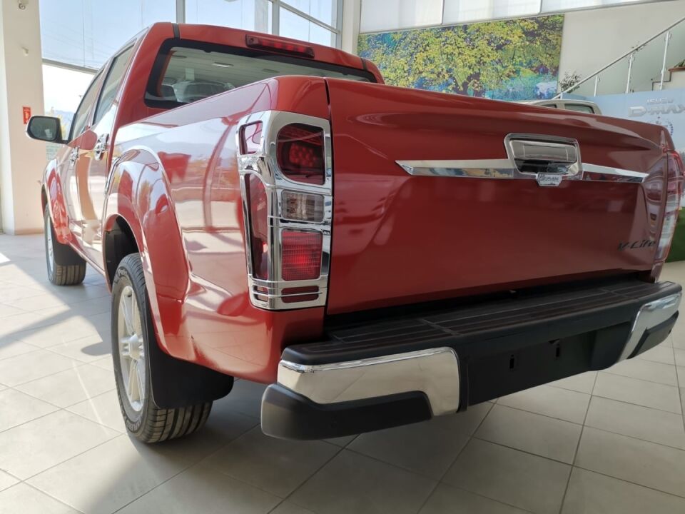 D-MAX IÇIN UYUMLU 2018+ BAGAJ AÇMA KOLU KAPLAMASI NIKELAJ