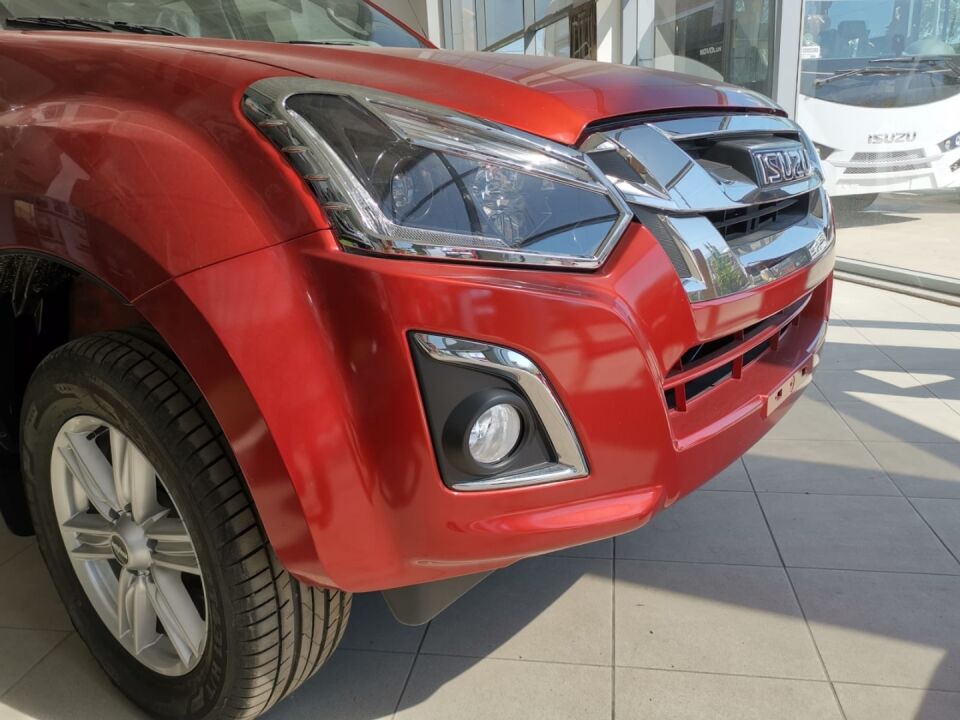 D-MAX IÇIN UYUMLU 2018+ FAR ÇERÇEVESI KAPLAMA NIKELAJ SINYAL ÇIZGILI