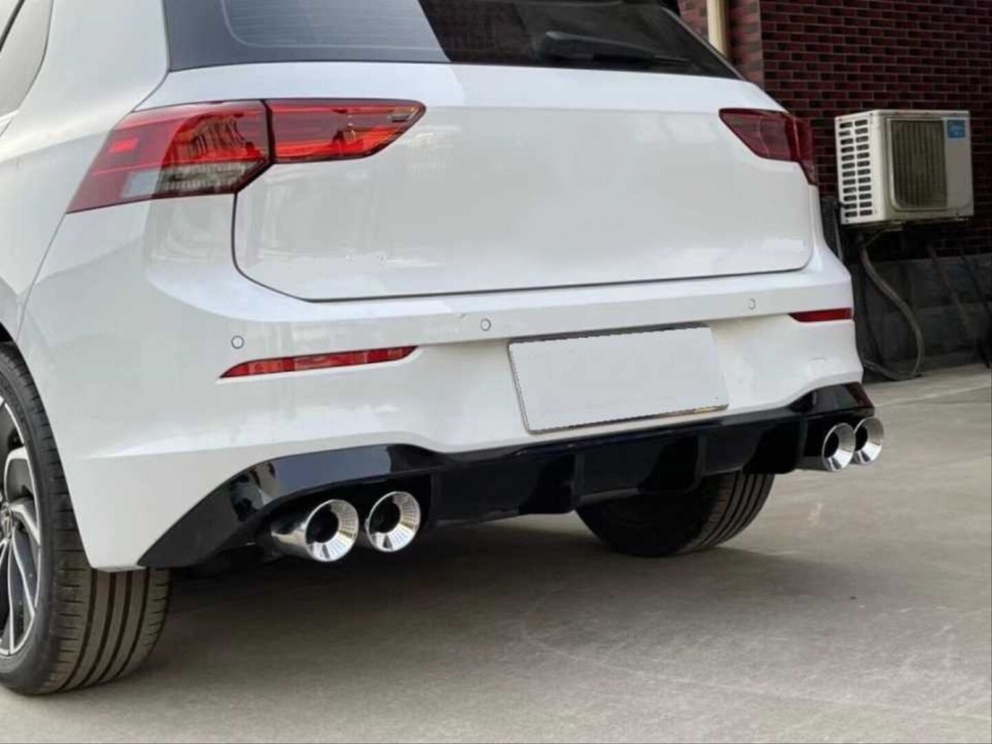 GOLF 8 IÇIN UYUMLU R DIFUZOR (PIANO BLACK) - 4 EGZOZ  (Life,Style,Impression Paket için)